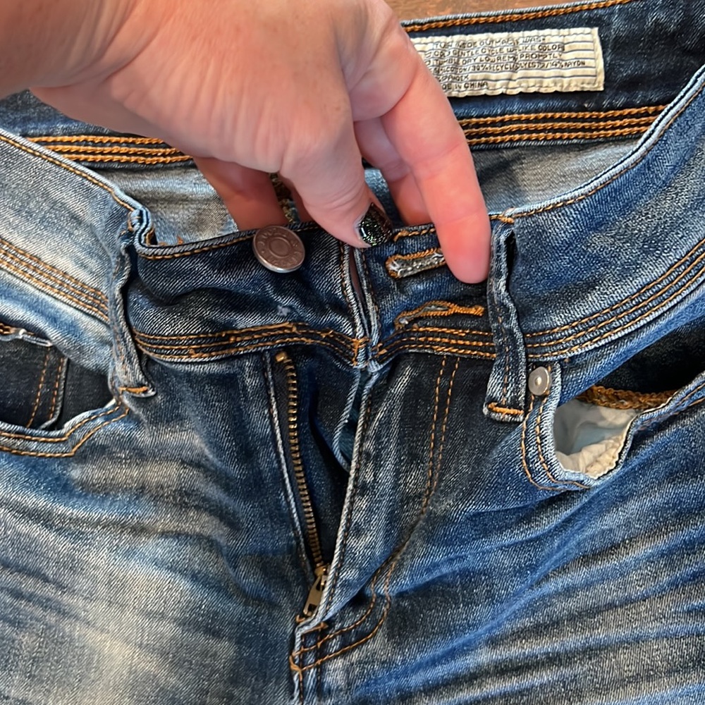 Skinny Jeans (missing one button) - Picture 2 of 3